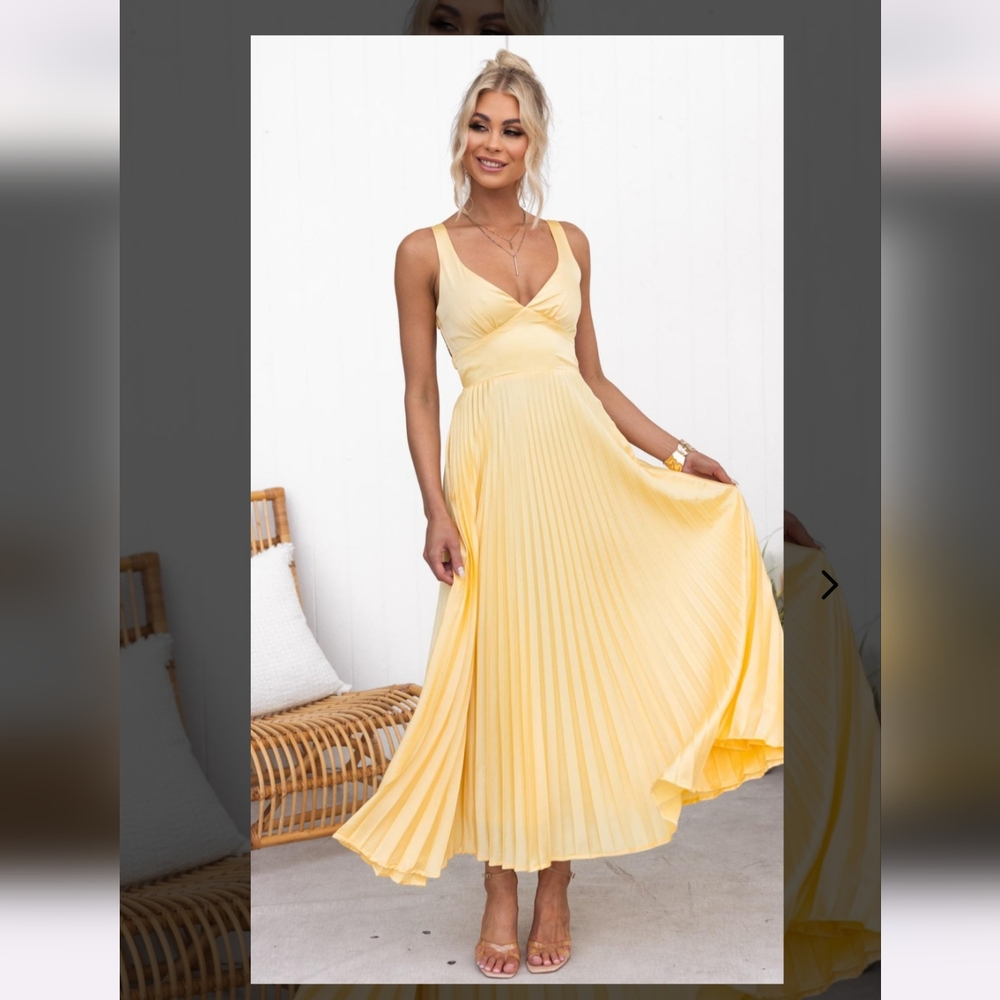 Elegant Yellow Pleated Maxi Dress